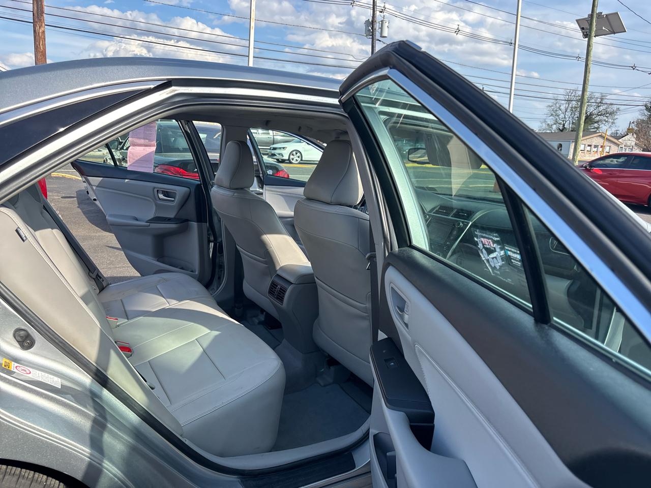 Toyota Camry XLE Auto (Natl) 2017