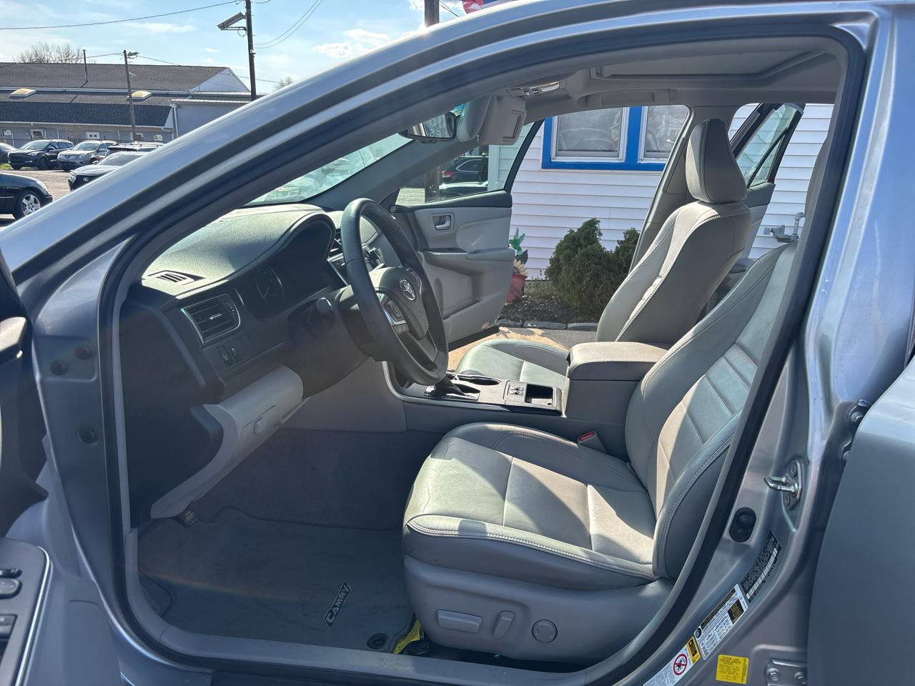 Toyota Camry XLE Auto (Natl) 2017