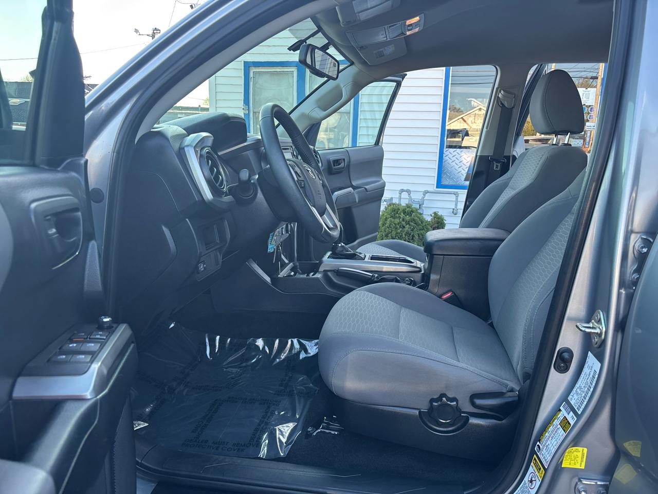 Toyota Tacoma 4WD Access Cab V6 AT SR5 (Natl) 2017