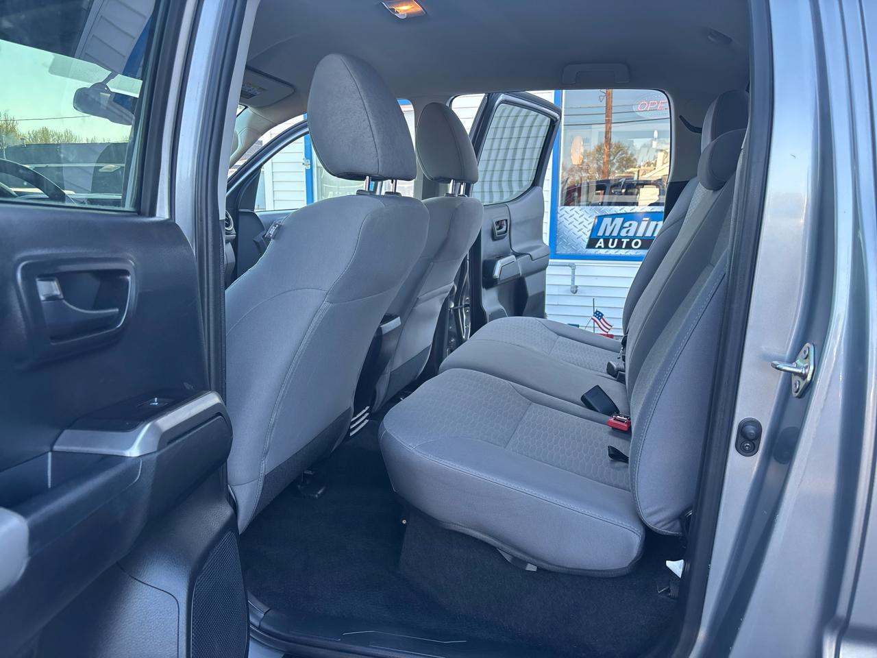 Toyota Tacoma 4WD Access Cab V6 AT SR5 (Natl) 2017