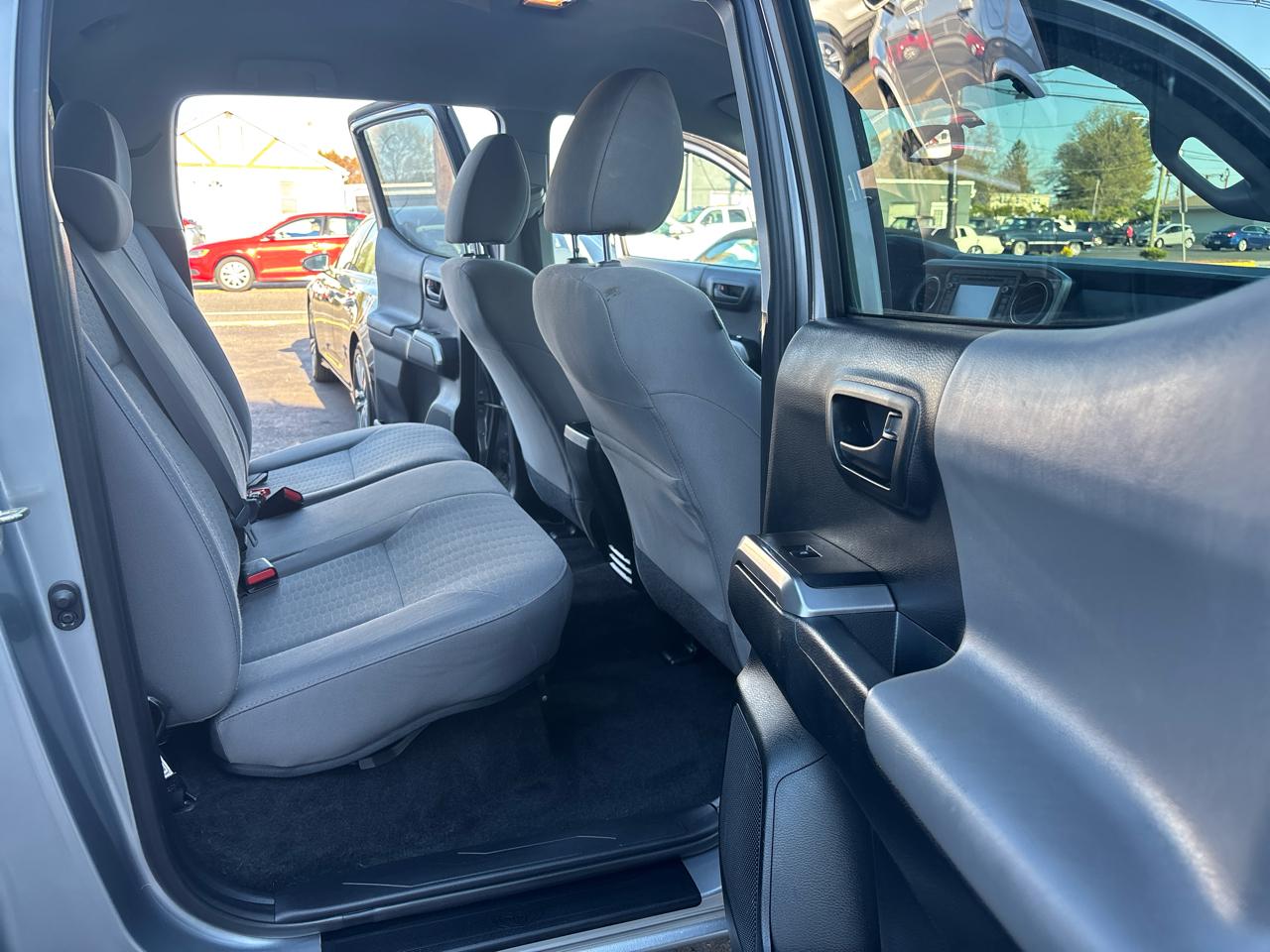 Toyota Tacoma 4WD Access Cab V6 AT SR5 (Natl) 2017