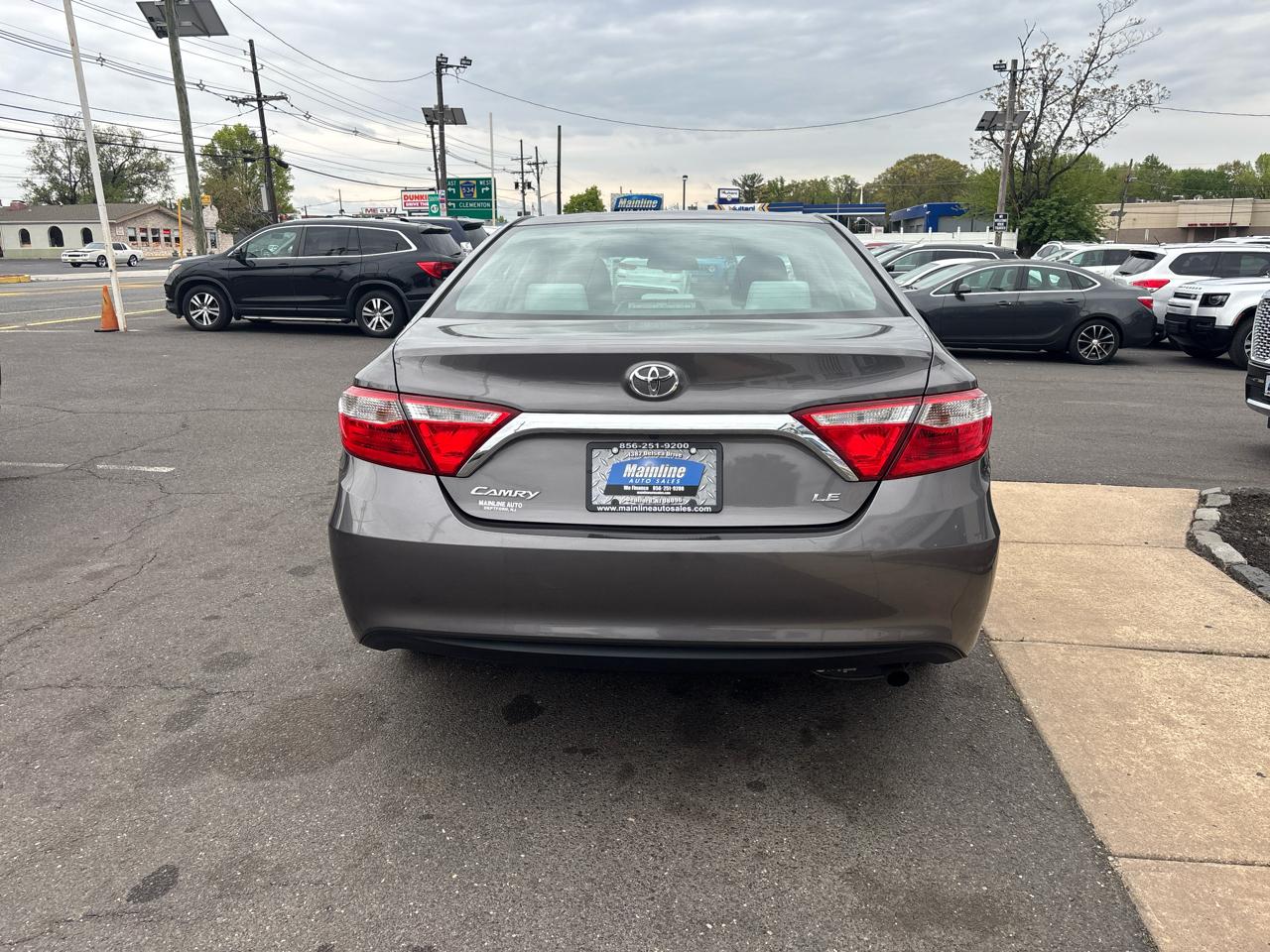 Toyota Camry XLE Auto (Natl) 2017