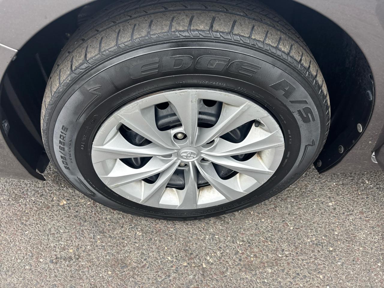 Toyota Camry XLE Auto (Natl) 2017