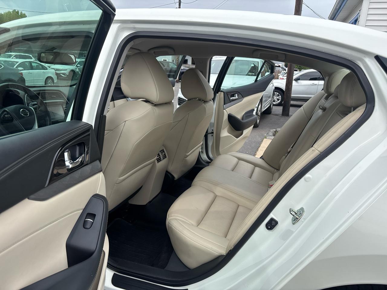 Nissan Maxima 4dr Sdn 3.5 SV 2016