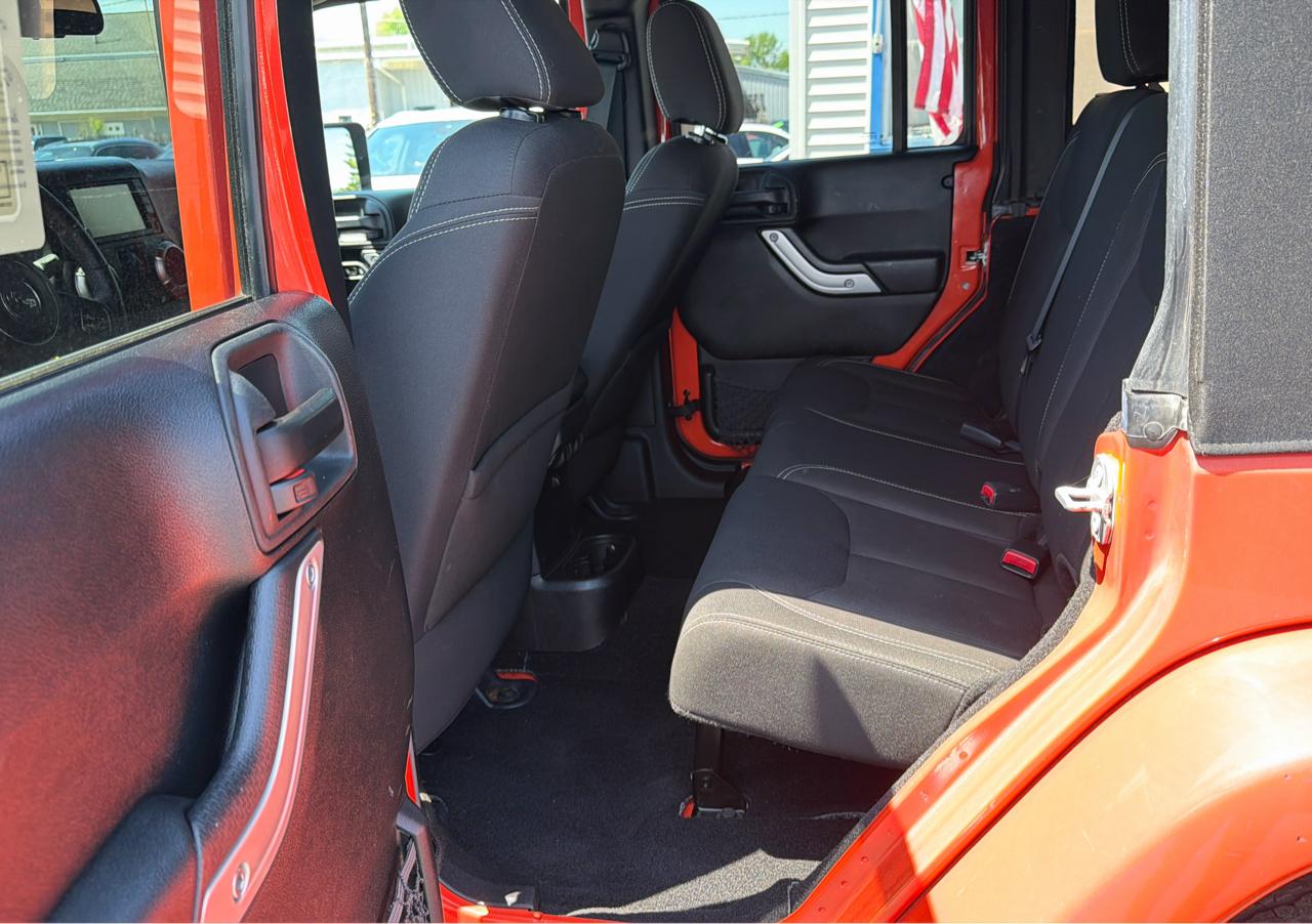 Jeep Wrangler Unlimited 4WD 4dr Sahara 2015