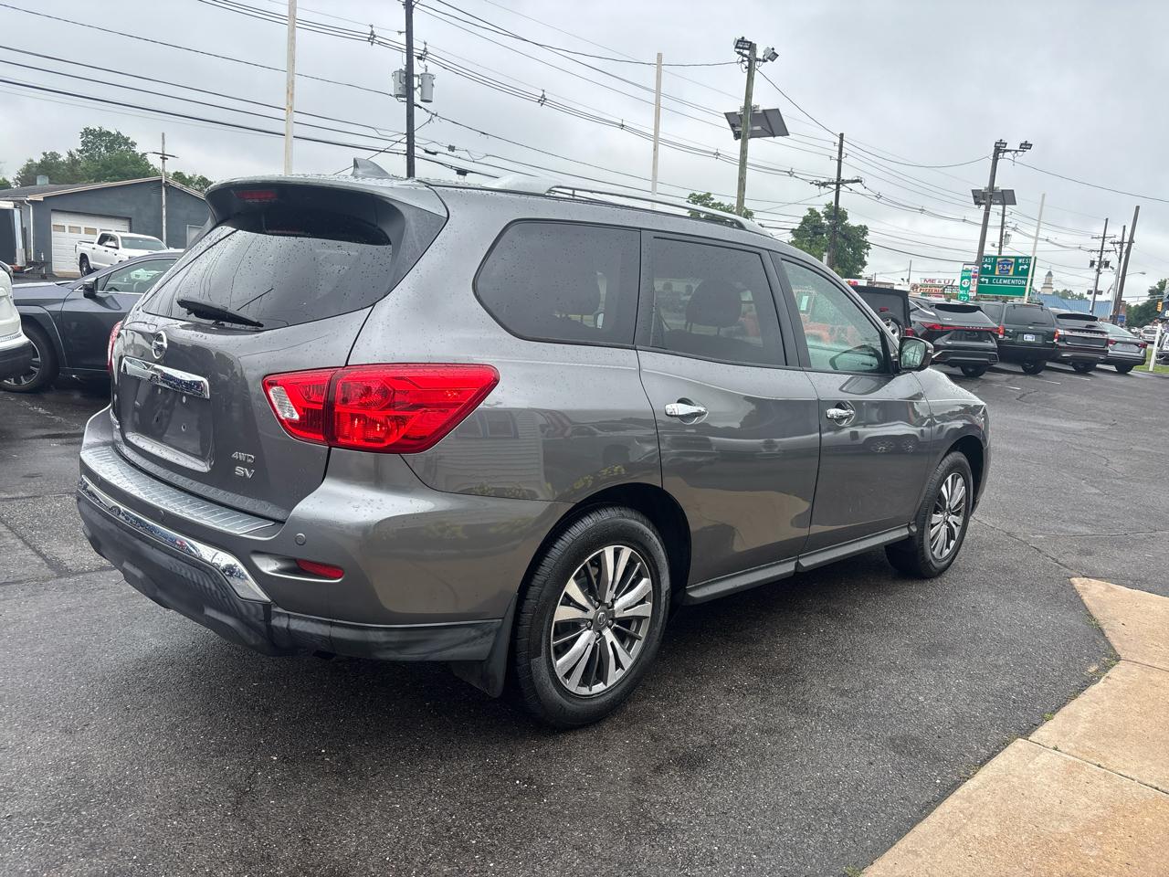 Nissan Pathfinder 4x4 SV 2019