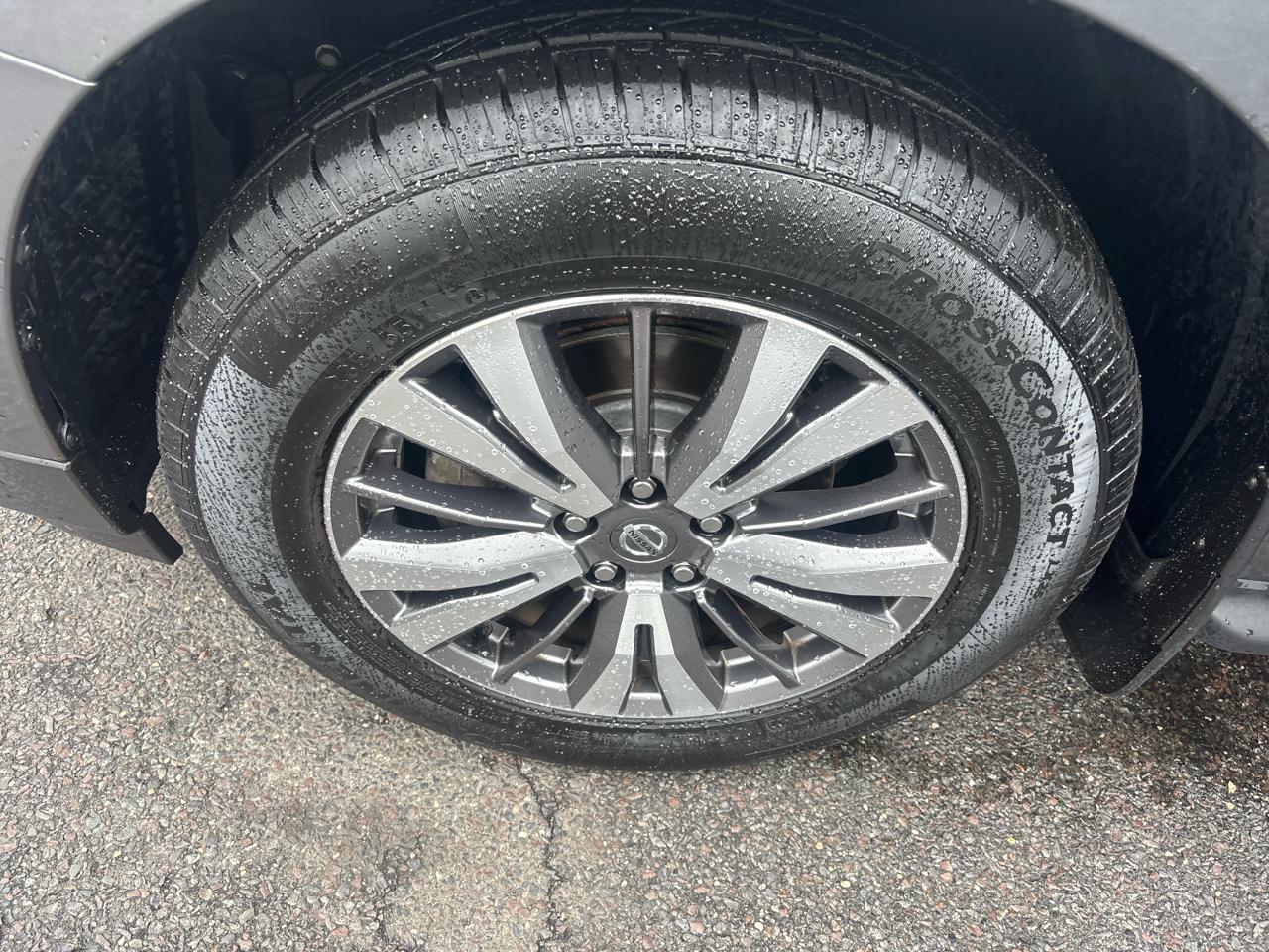 Nissan Pathfinder 4x4 SV 2019