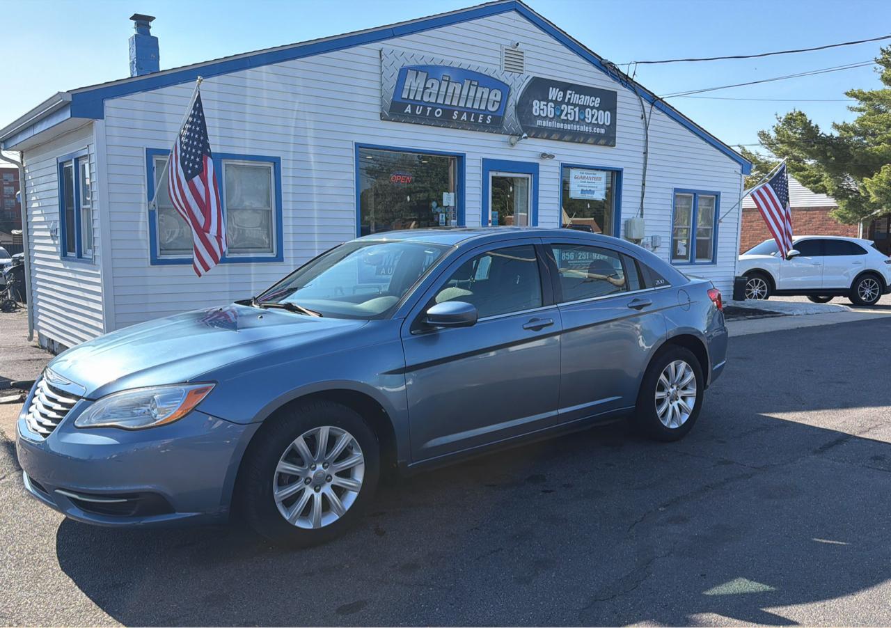 Chrysler 200 4dr Sdn Touring 2011