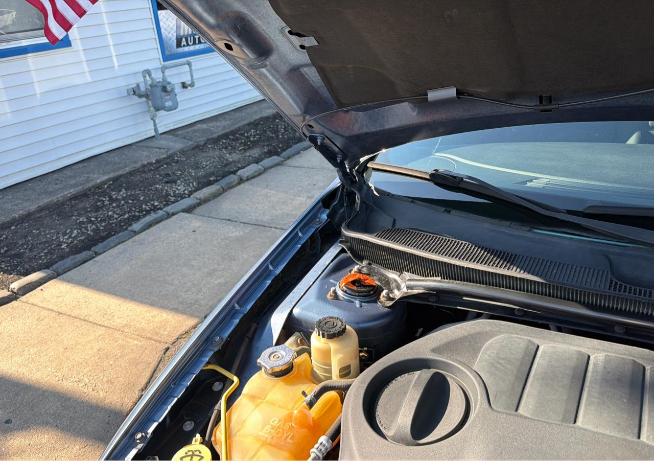 Chrysler 200 4dr Sdn Touring 2011