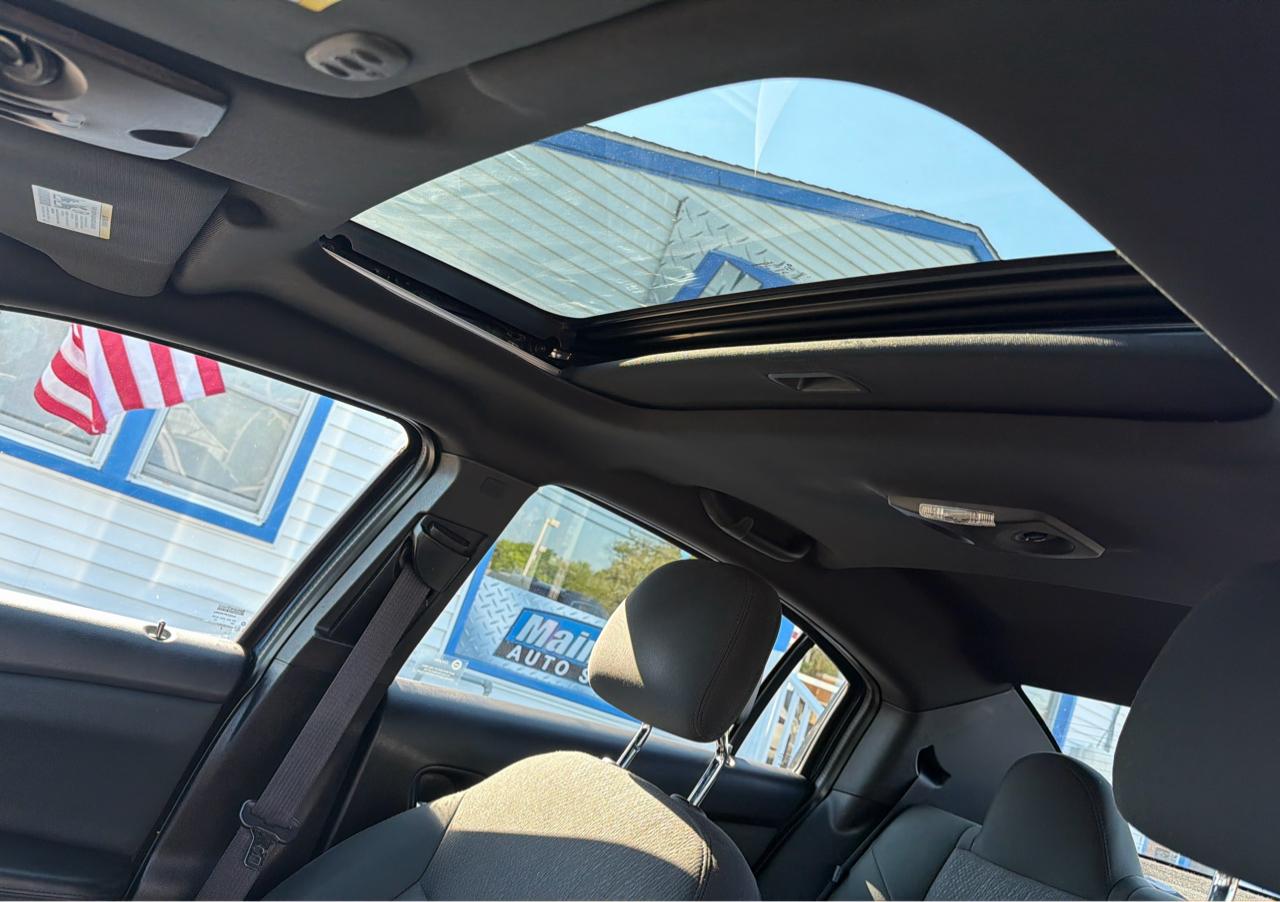 Chrysler 200 4dr Sdn Touring 2011