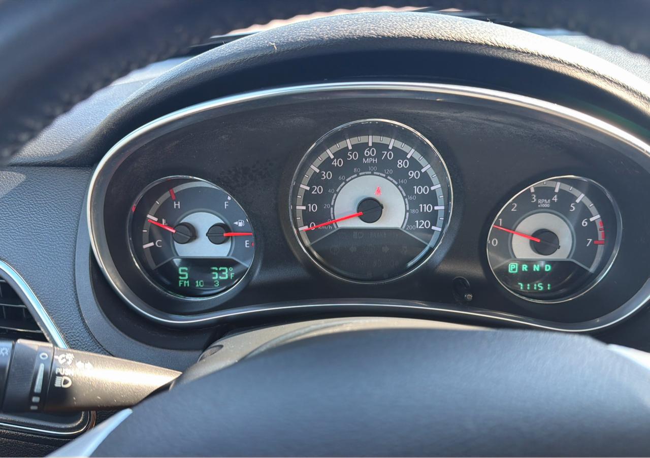 Chrysler 200 4dr Sdn Touring 2011