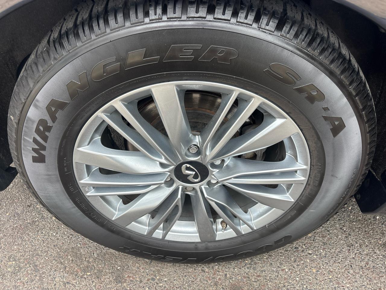 Infiniti QX80 LUXE AWD 2019