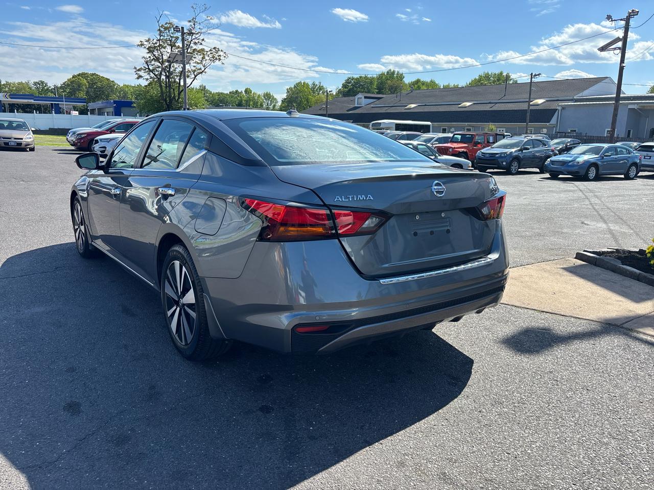 Nissan Altima 2.5 SV Sedan 2021