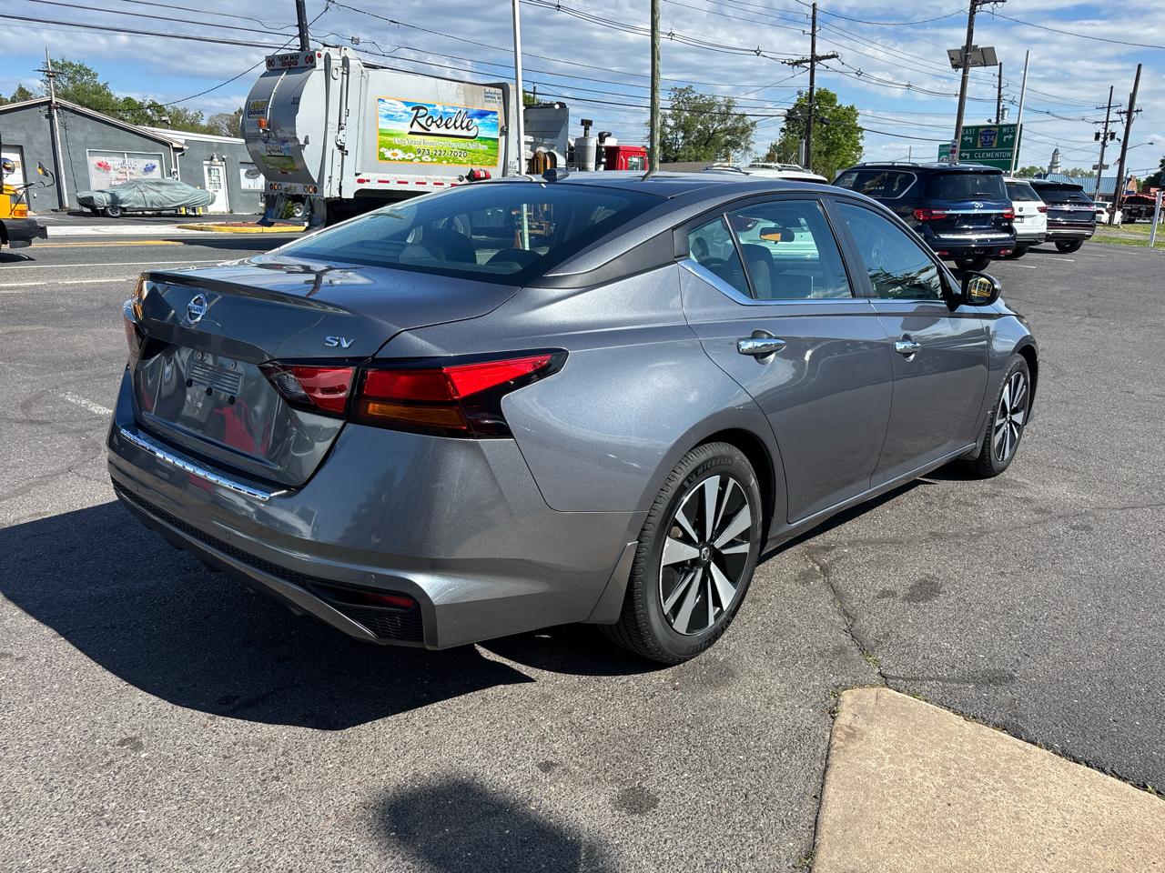 Nissan Altima 2.5 SV Sedan 2021