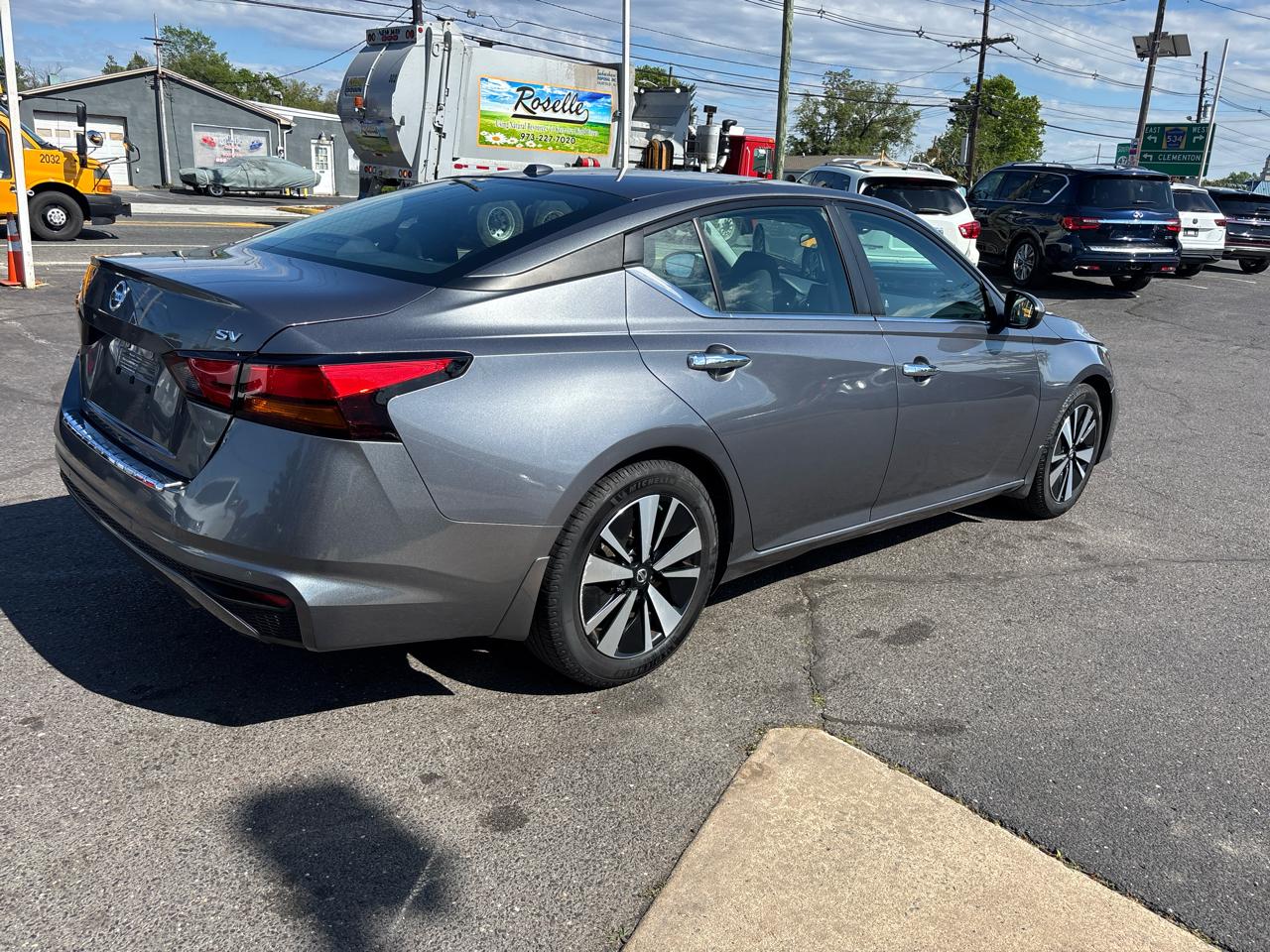 Nissan Altima 2.5 SV Sedan 2021