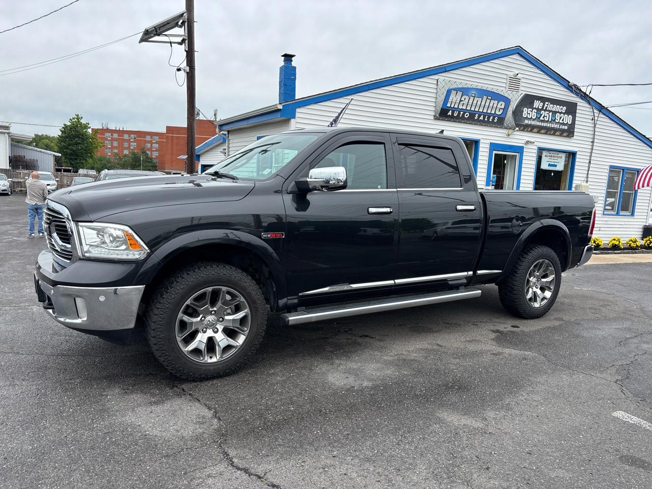 RAM 1500 Limited 4x4 Crew Cab 6'4" Box 2017