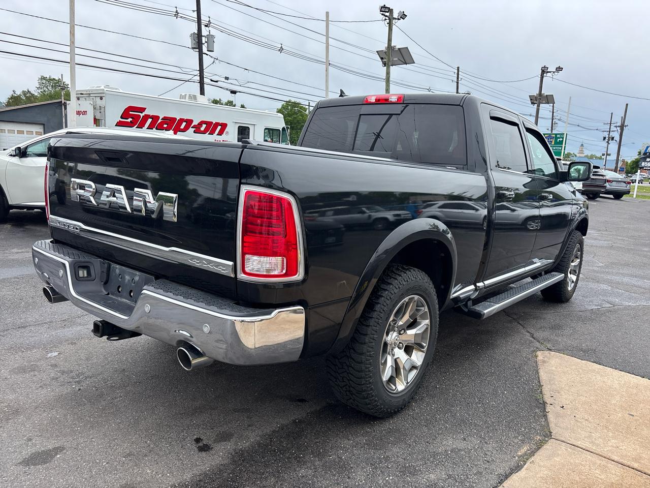 RAM 1500 Limited 4x4 Crew Cab 6'4" Box 2017