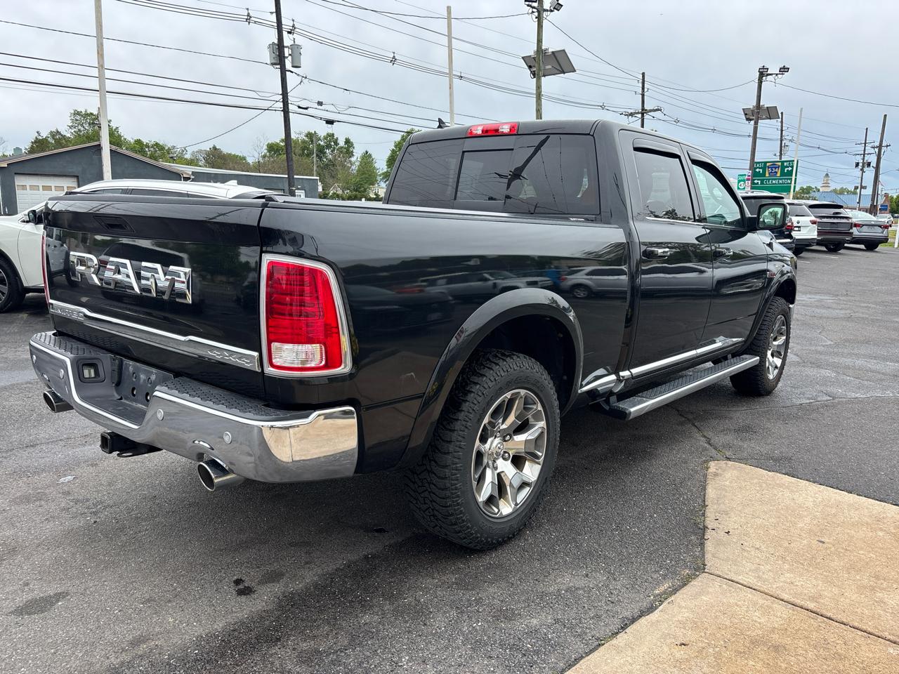 RAM 1500 Limited 4x4 Crew Cab 6'4" Box 2017