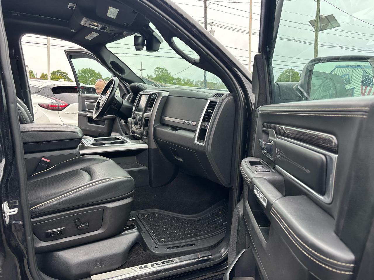 RAM 1500 Limited 4x4 Crew Cab 6'4" Box 2017