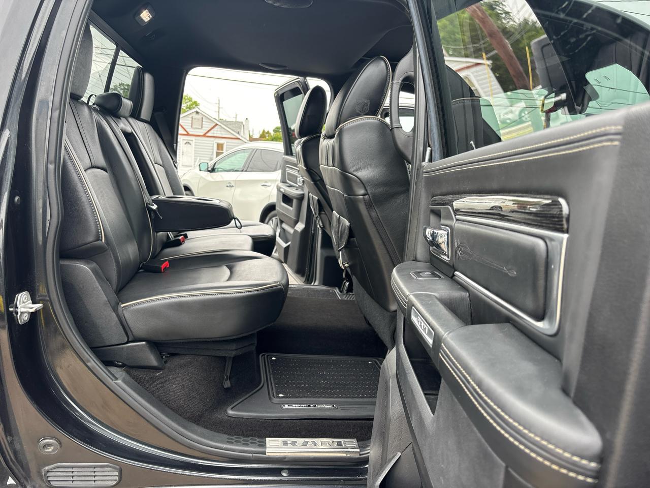 RAM 1500 Limited 4x4 Crew Cab 6'4" Box 2017
