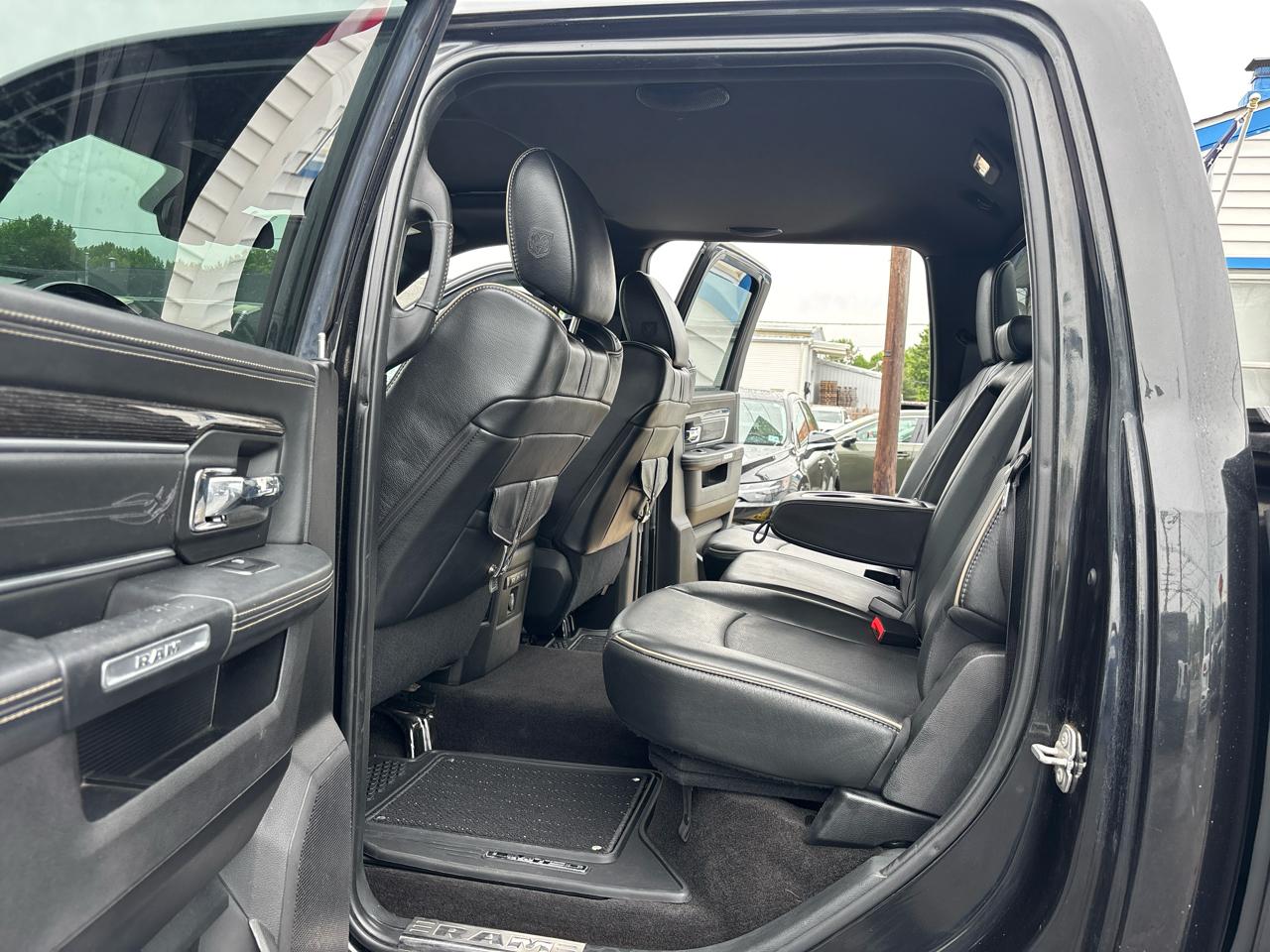 RAM 1500 Limited 4x4 Crew Cab 6'4" Box 2017