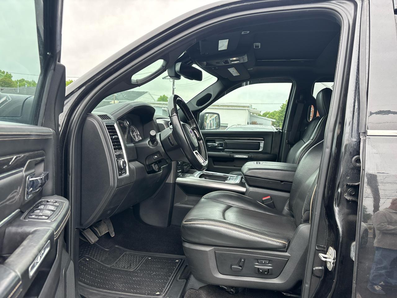 RAM 1500 Limited 4x4 Crew Cab 6'4" Box 2017