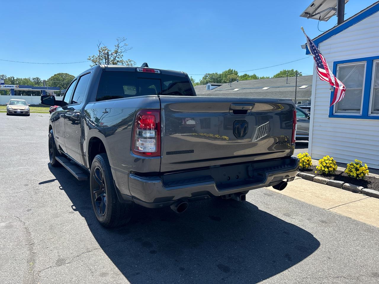 RAM 1500 Big Horn 4x4 Crew Cab 5'7" Box 2020