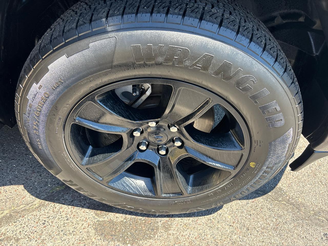 RAM 1500 Big Horn 4x4 Crew Cab 5'7" Box 2020