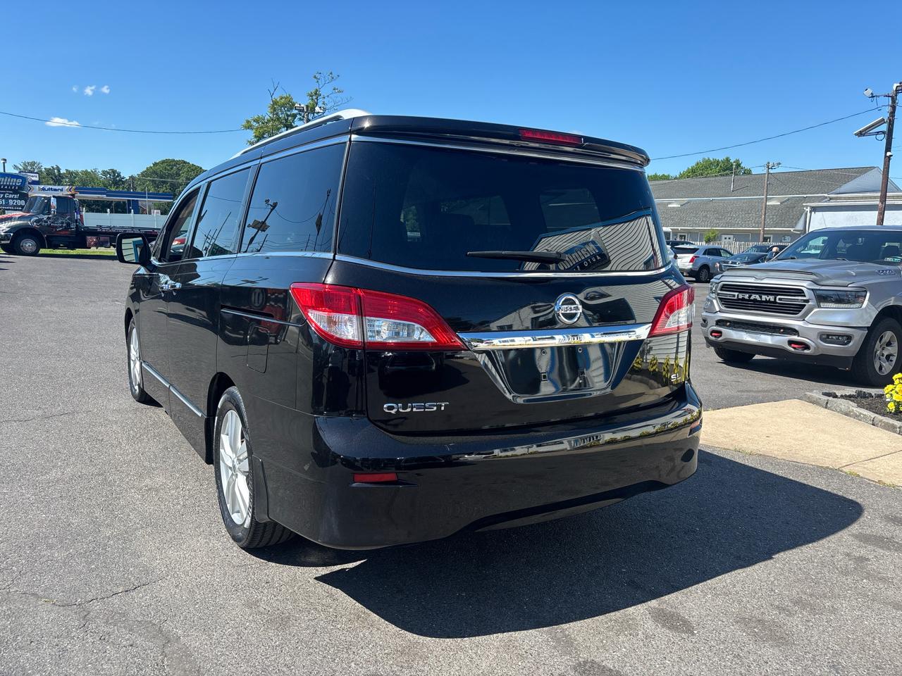 Nissan Quest 4dr SL 2012