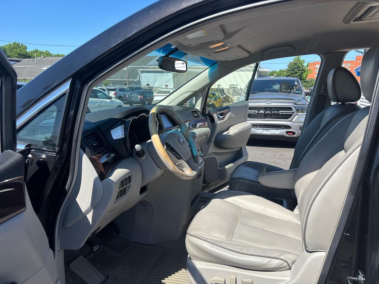 Nissan Quest 4dr SL 2012