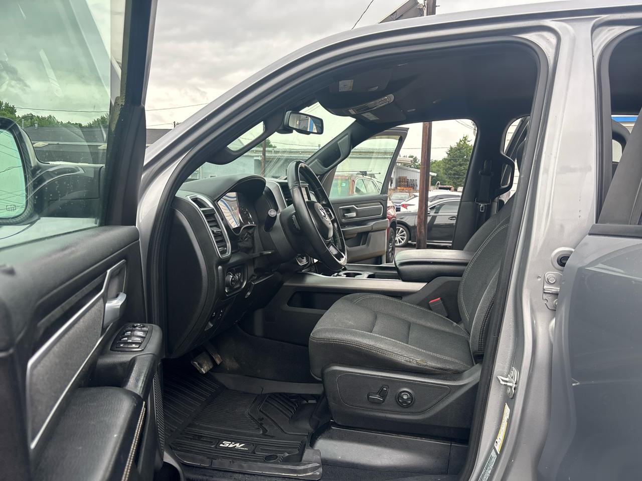 RAM 1500 Big Horn/Lone Star 4x4 Crew Cab 5'7" Box 2019