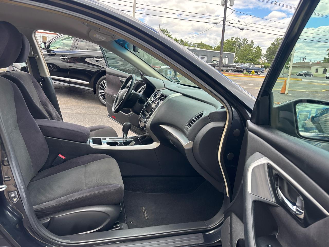 Nissan Altima 4dr Sdn I4 2.5 SV 2013