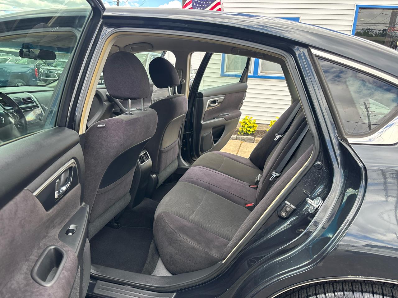 Nissan Altima 4dr Sdn I4 2.5 SV 2013