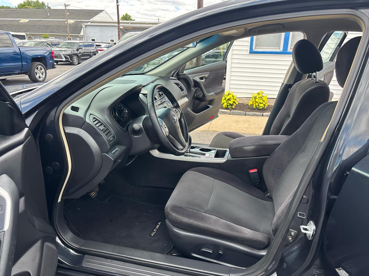 Nissan Altima 4dr Sdn I4 2.5 SV 2013