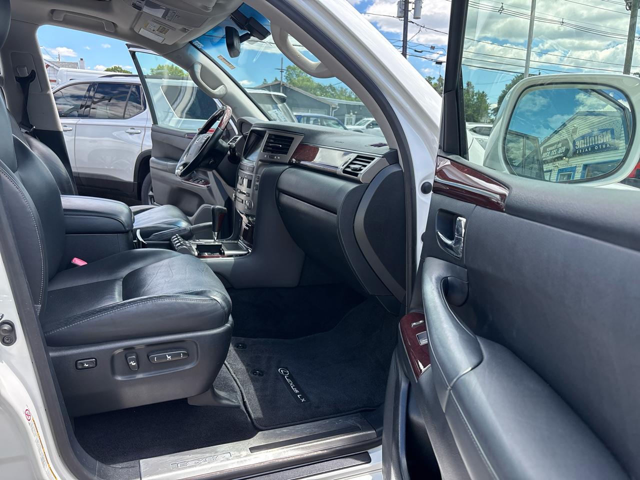 Lexus LX 570 4WD 4dr 2015