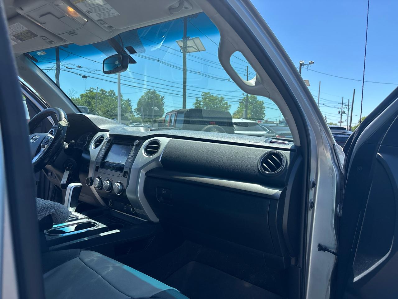 Toyota Tundra 4WD Truck Double Cab 5.7L V8 6-Spd AT SR5 (Natl) 2014