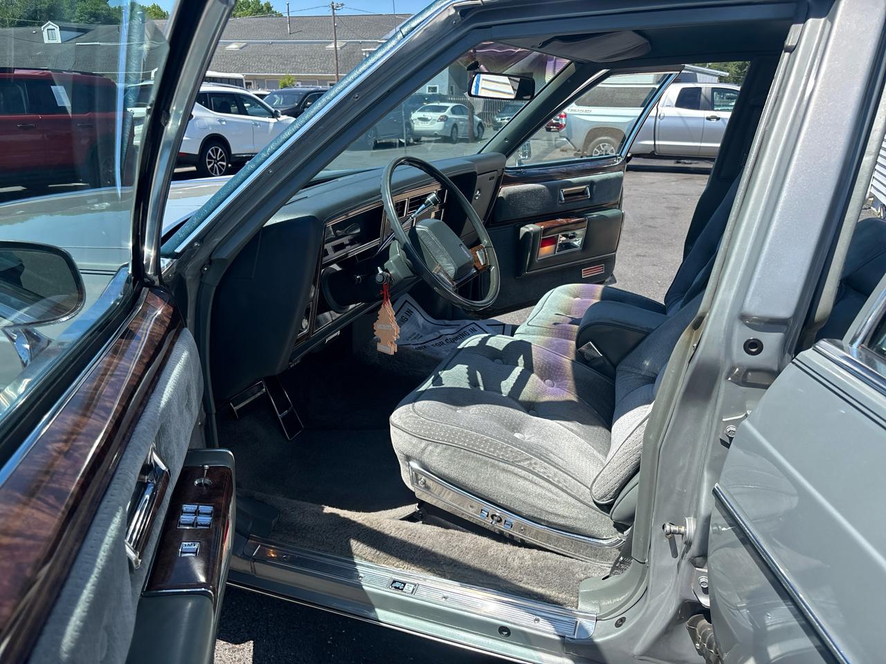 Oldsmobile 98 4dr Sedan Regency 1983