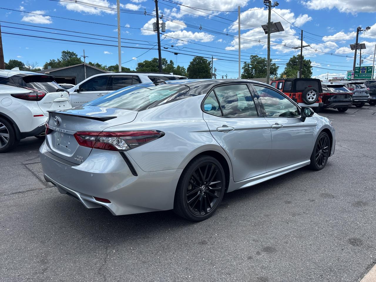 Toyota Camry Hybrid XSE CVT (Natl) 2023