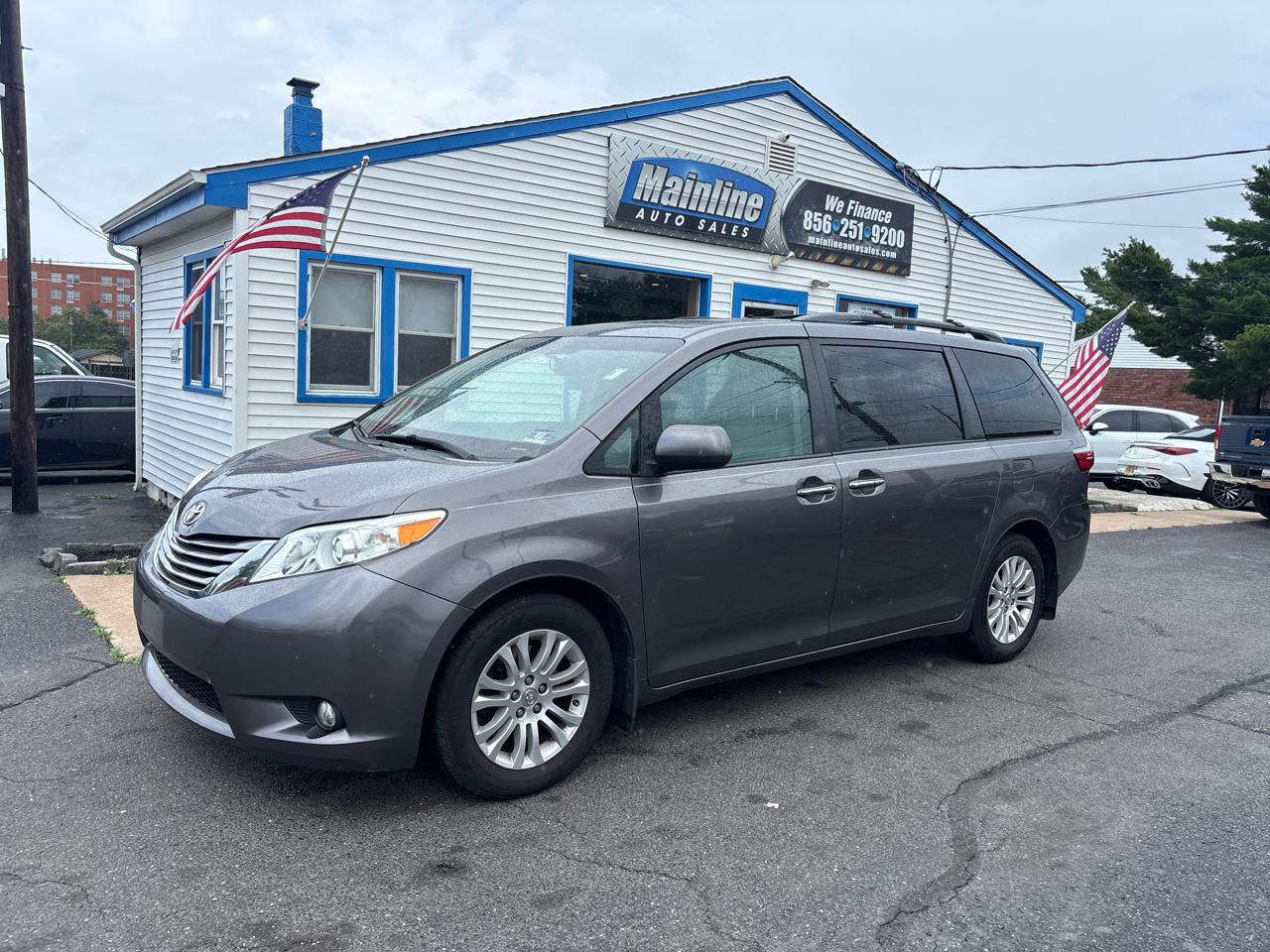 Toyota Sienna XLE Auto Access Seat FWD 7-Passenger (Natl) 2017