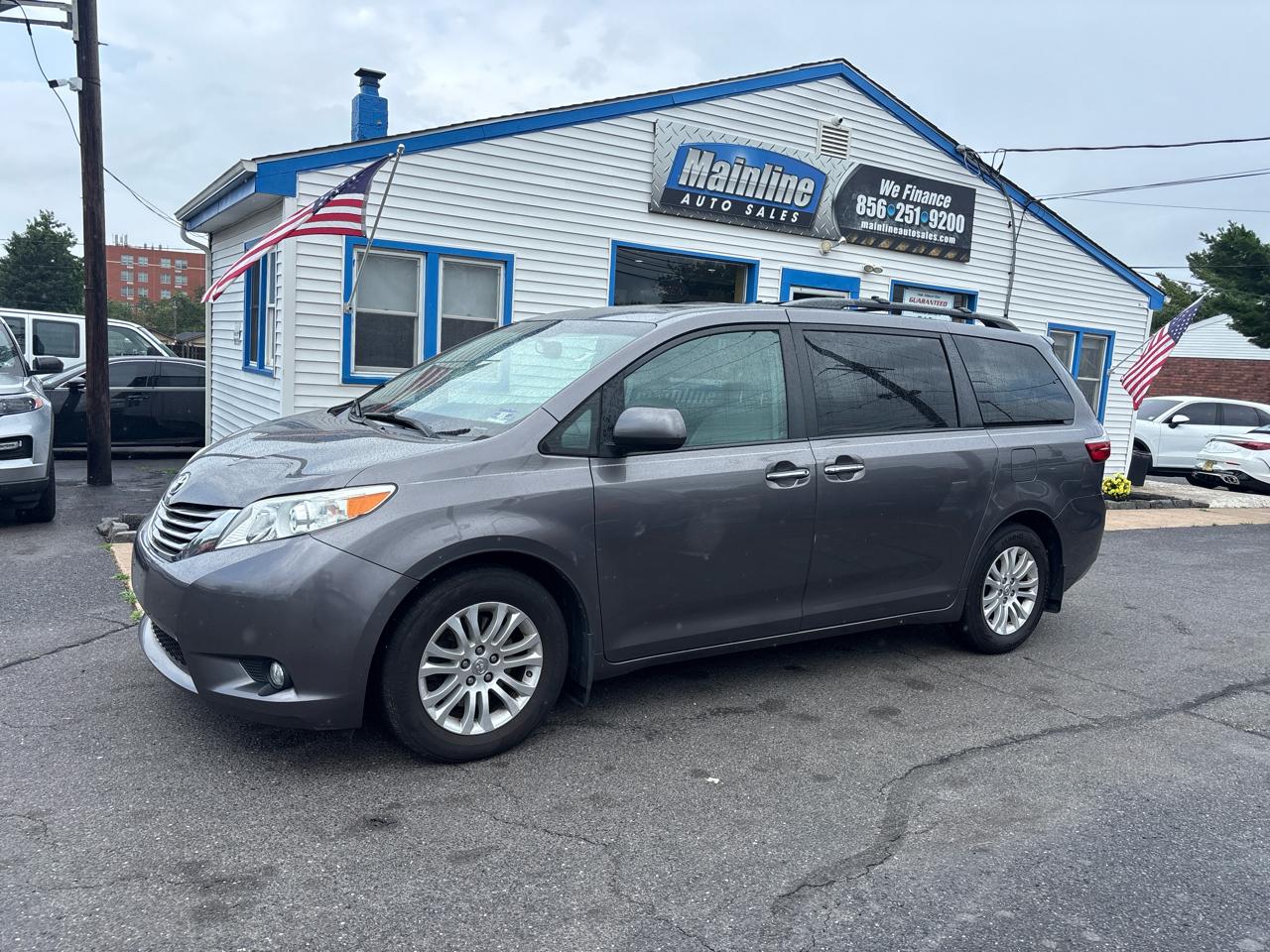 Toyota Sienna XLE Auto Access Seat FWD 7-Passenger (Natl) 2017