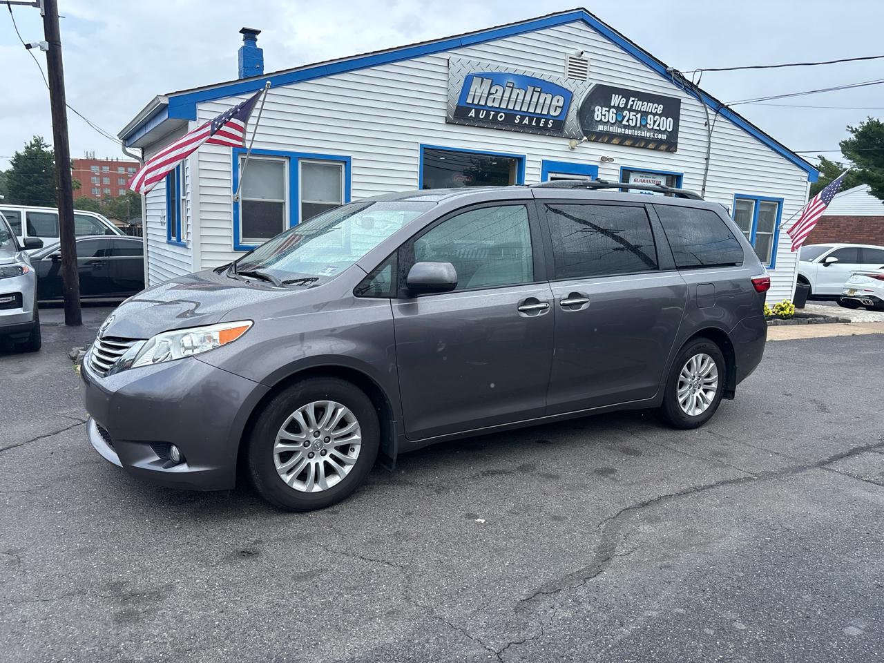 Toyota Sienna XLE Auto Access Seat FWD 7-Passenger (Natl) 2017