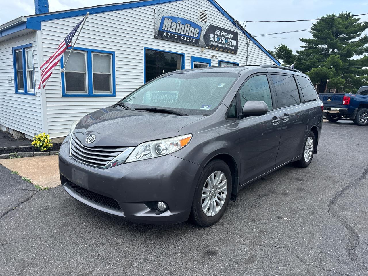 Toyota Sienna XLE Auto Access Seat FWD 7-Passenger (Natl) 2017