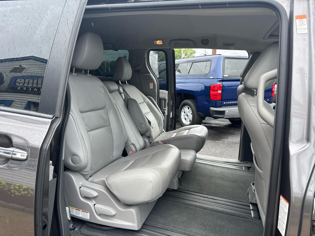 Toyota Sienna XLE Auto Access Seat FWD 7-Passenger (Natl) 2017