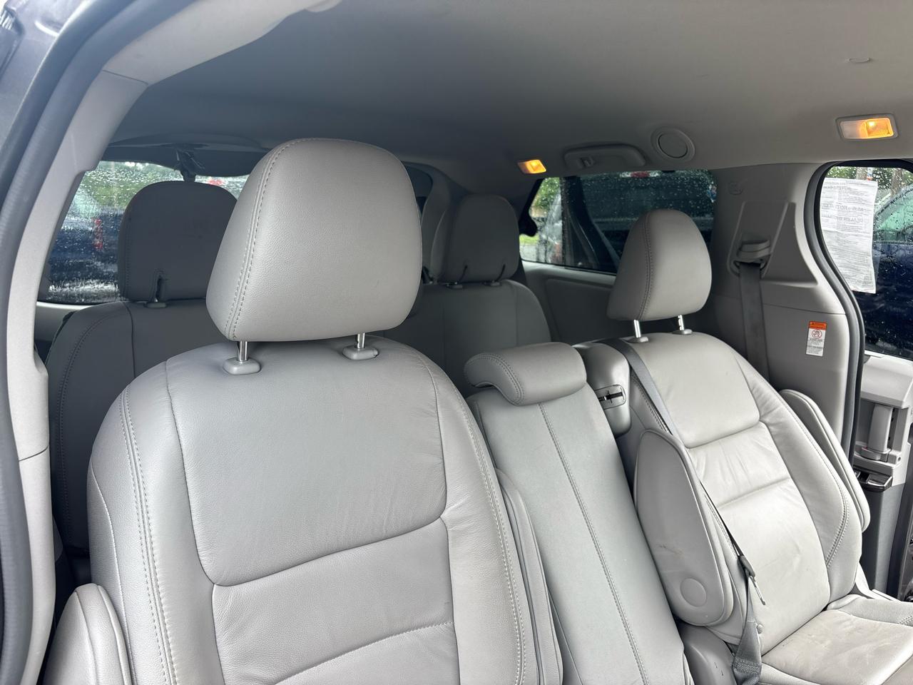 Toyota Sienna XLE Auto Access Seat FWD 7-Passenger (Natl) 2017