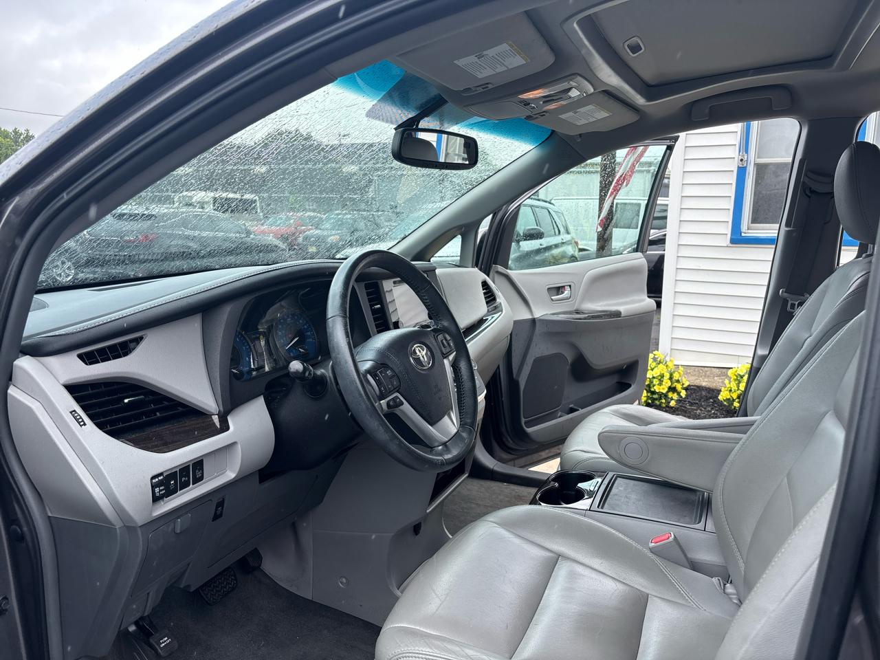 Toyota Sienna XLE Auto Access Seat FWD 7-Passenger (Natl) 2017