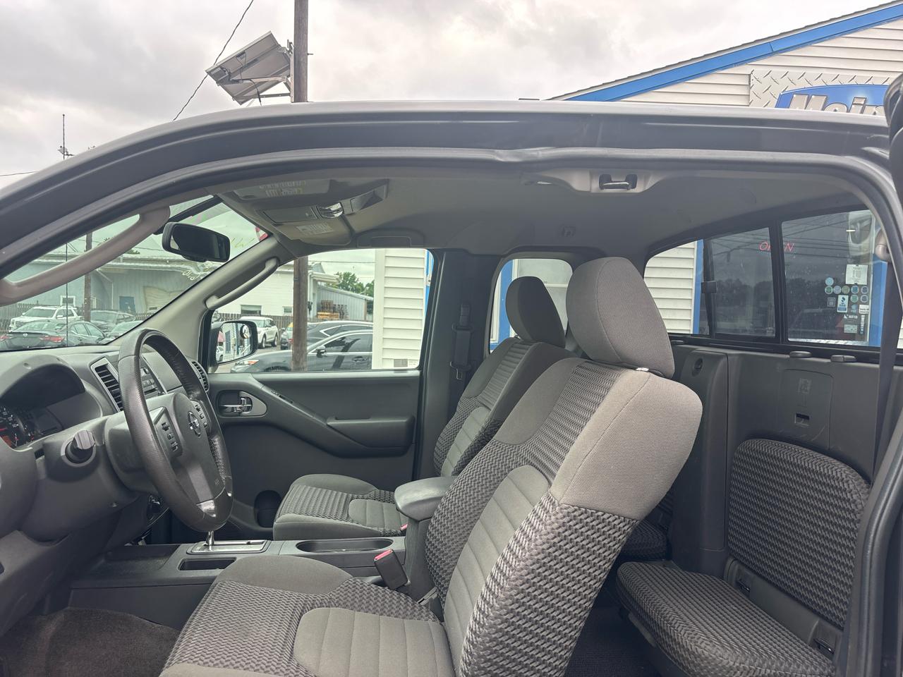 Nissan Frontier 4WD King Cab Auto SV 2011