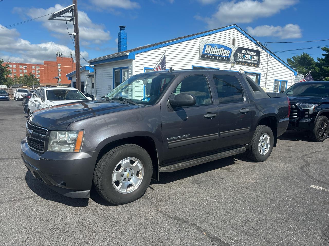 Chevrolet Avalanche 2WD Crew Cab LS 2010
