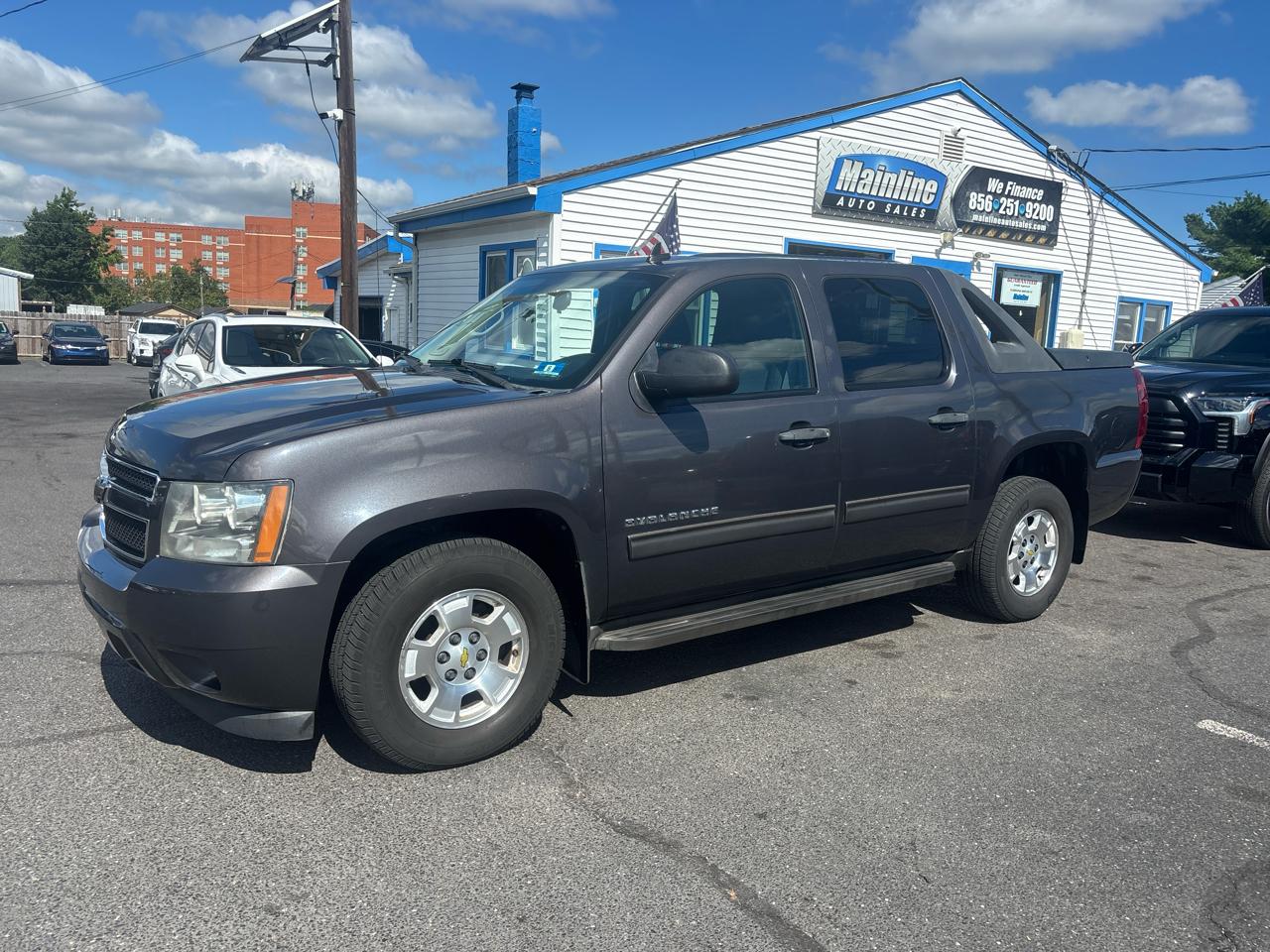 Chevrolet Avalanche 2WD Crew Cab LS 2010