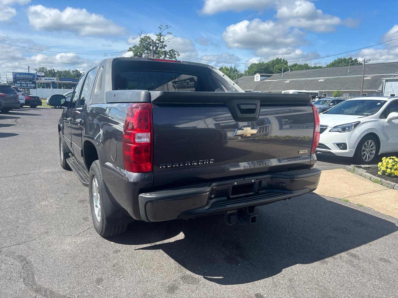 Chevrolet Avalanche 2WD Crew Cab LS 2010
