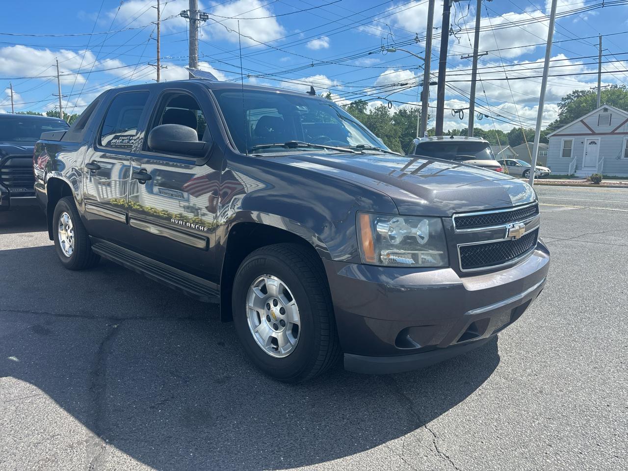 Chevrolet Avalanche 2WD Crew Cab LS 2010